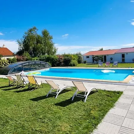 Holiday home Ty Grain De Sel : Privatif Avec Piscine, Jardin Et Patio Chauve