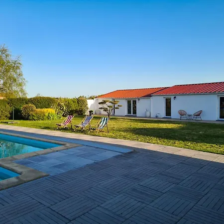 Holiday home Ty Grain De Sel : Privatif Avec Piscine, Jardin Et Patio