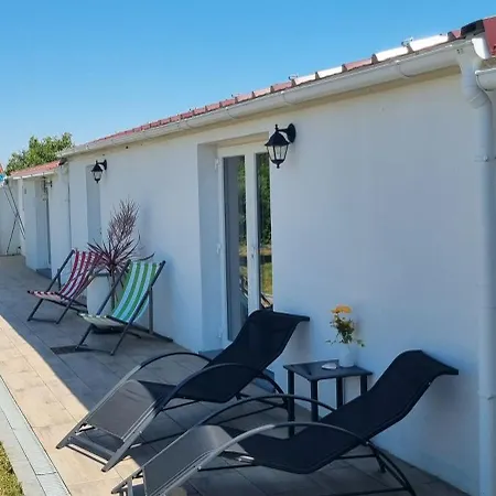 Ty Grain De Sel : Privatif Avec Piscine, Jardin Et Patio Feriehus Chauvé