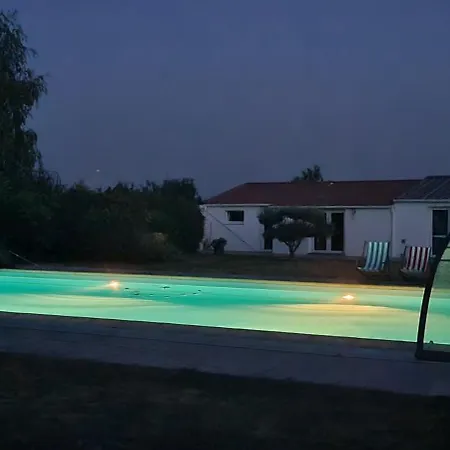 Ty Grain De Sel : Privatif Avec Piscine, Jardin Et Patio Feriehus Chauvé